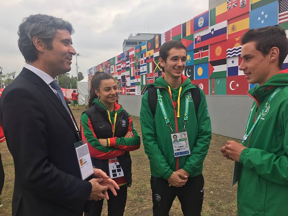 Martim Ramoa with the Portuguese Secretary of State and young Athletes at Buenos Aires 2018