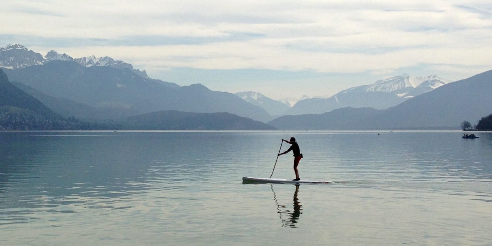 The 10 best things to do in Lausanne - paddleboard lac leman