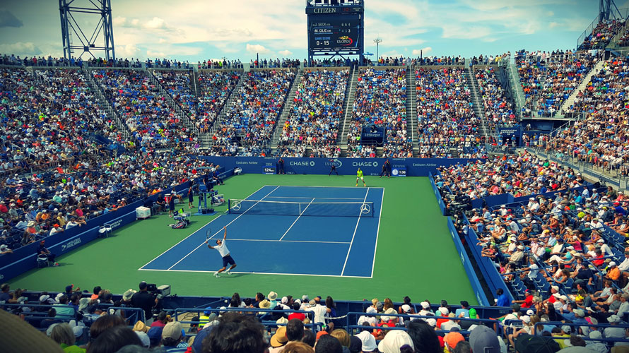 men singles tennis match in full stadium