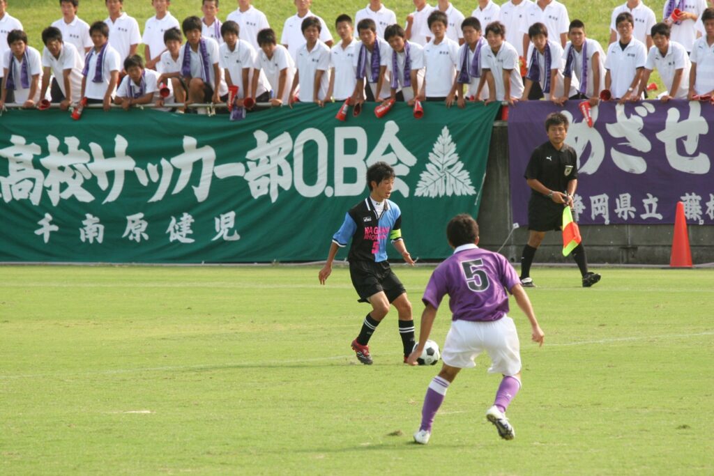 Shinsaku Nishihara playing football